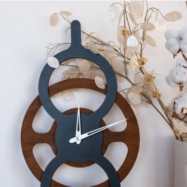 Minimalist horizontal clock